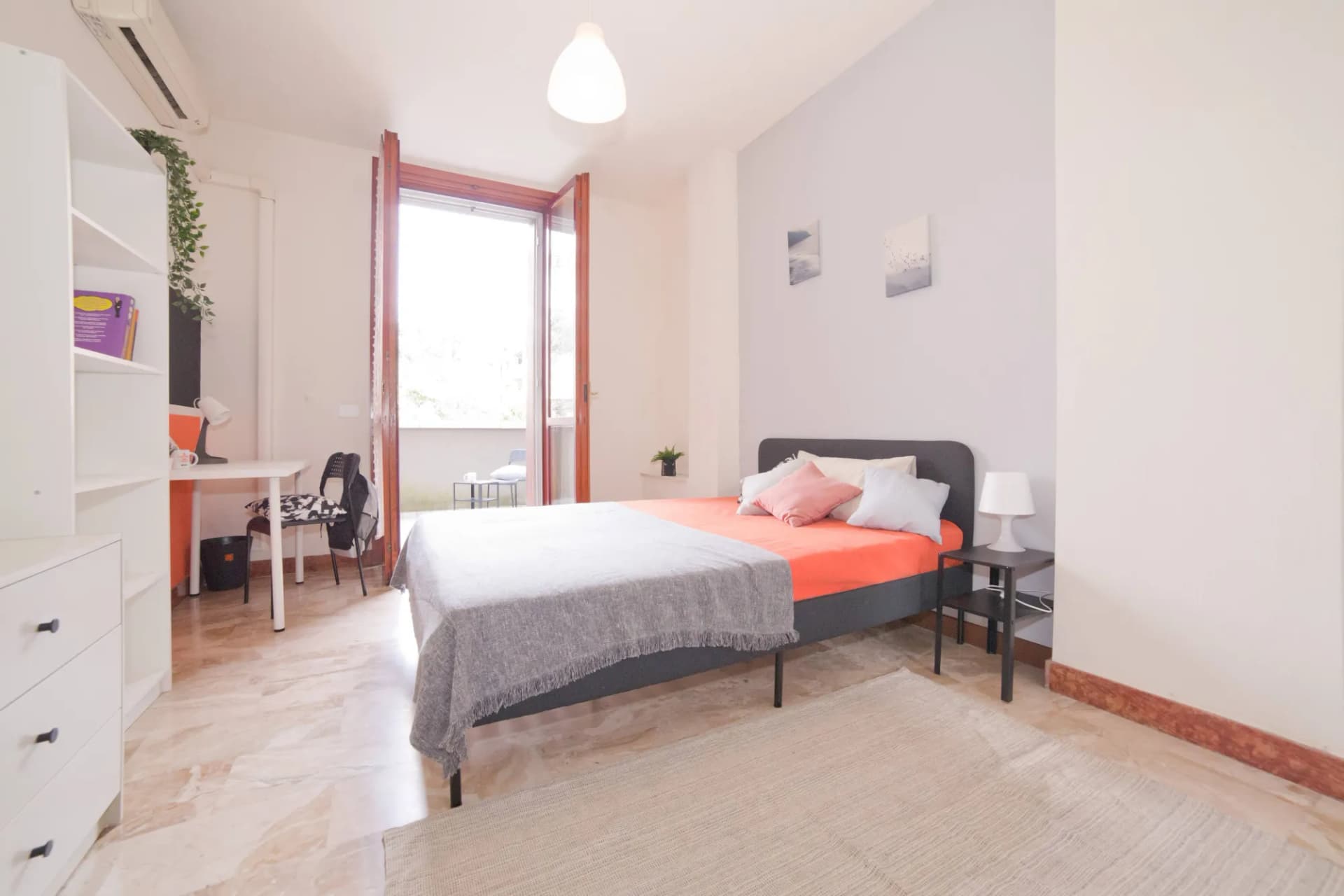 Stanza privata a Lecco